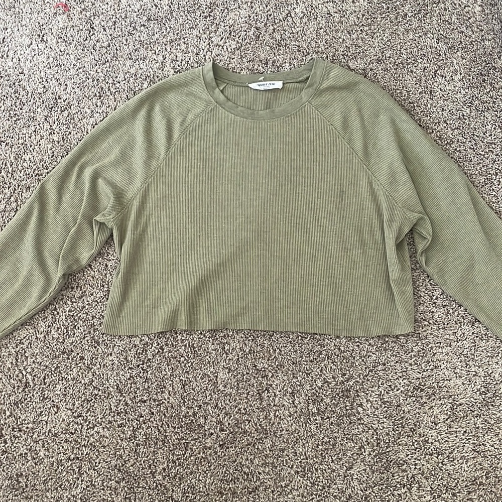 super cute comfortable cropped long sleeve